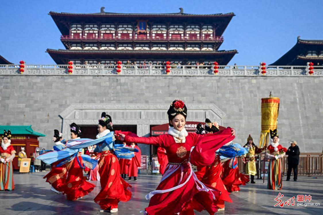 河南洛陽：非遺巡遊過大年