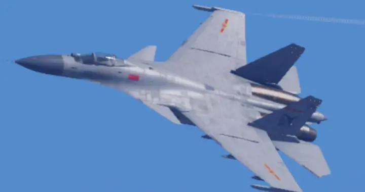 暴雨鎖甲板！殲15帶彈硬剛外機，央視畫面讓14億人破防​​