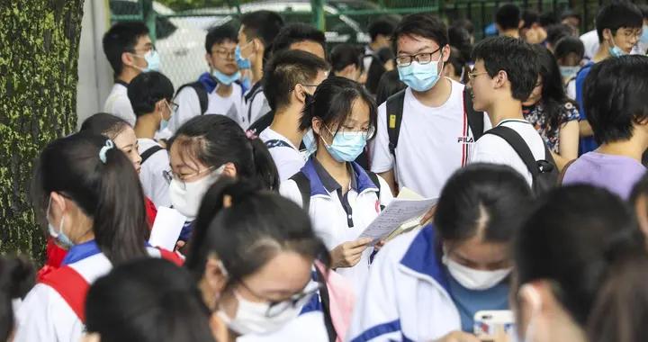 高考前夜，所有領導、老闆、高管都變回同一個身份：父母