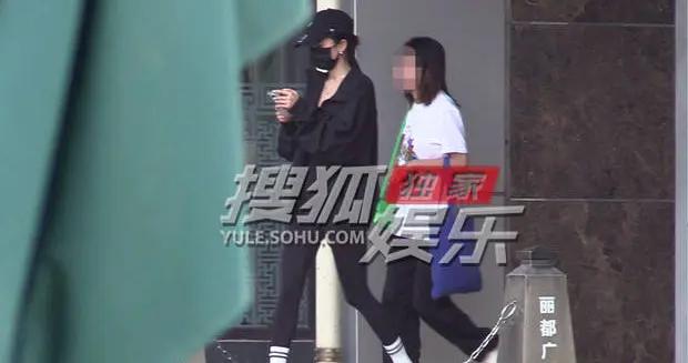 楊冪一身歐美風健身穿搭 演繹頂級女星時尚表現力