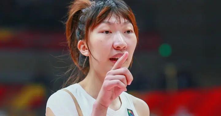 穩定發揮！韓旭半場6中3拿到8分6籃板2蓋帽