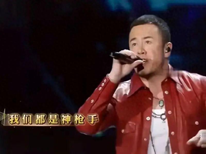 楊坤“魔改”《游擊隊之歌》被痛批，紅歌改編的邊界在哪？