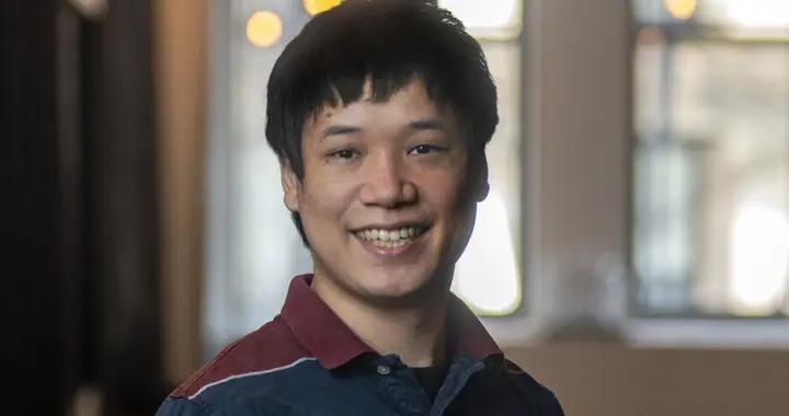 科學家揭示臨界學習奧祕，助力80億參數模型攻克量子場論核心計算
