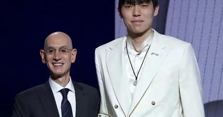 楊瀚森16順位選中，開拓者有了5箇中鋒，崔永熙發文祝賀真長臉
