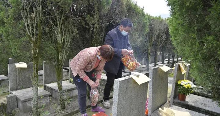 不留骨灰、不買墓地、不求後人祭拜的，大多是這兩種人