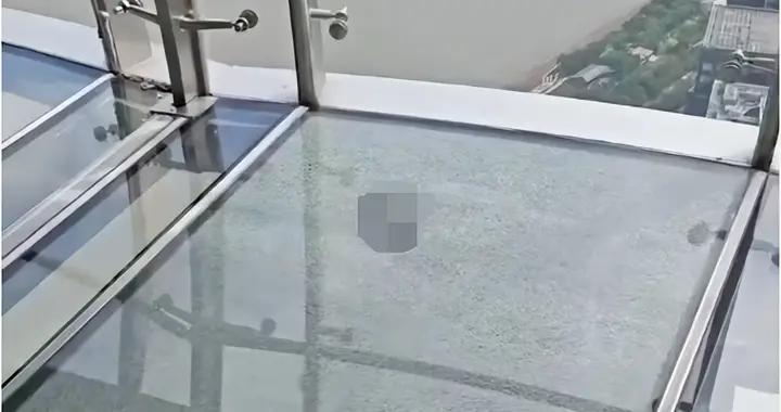 上海東方明珠玻璃地板疑似熱炸，是高溫下的意外還是質量問題？