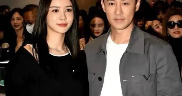林峯老婆被曝520曬網圖秀恩愛 還P掉酒店logo
