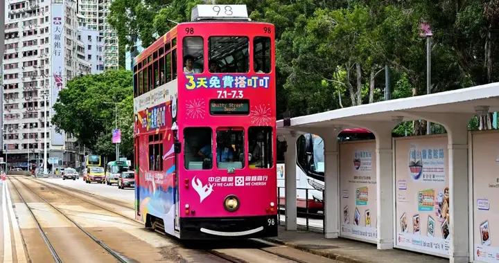 香港迴歸祖國28週年，叮叮車三天免費坐，這是雙層電車適合街拍
