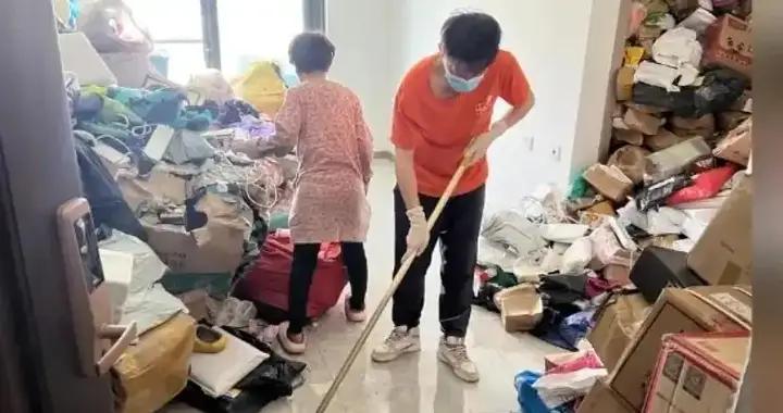 獨居老人網購花200萬塞滿房間只能睡快遞上，原因竟是怕親戚借錢