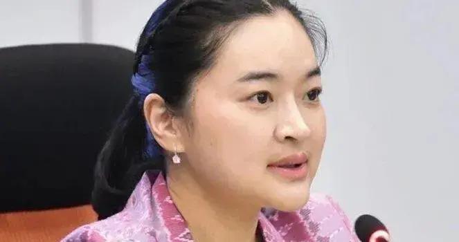 佩通坦兼任泰國文化部長，她和洪森的電話其實是有禮貌
