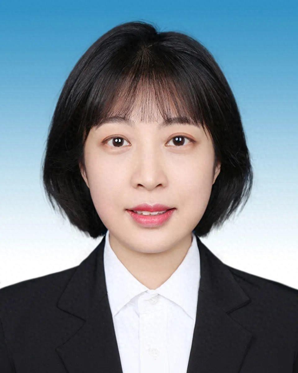 生於1990年、北大畢業，陳露擬提拔