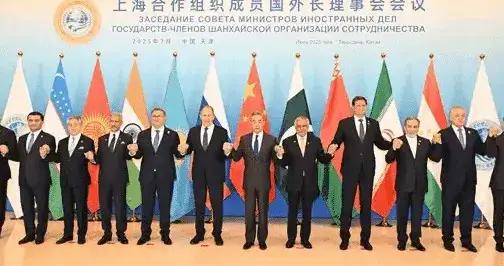 上合外長合照，安排的很合理，他們都是坐高鐵去的天津