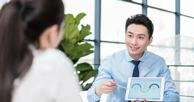爲什麼你一張嘴就輸？2025年最值錢的"嘴替"修煉手冊