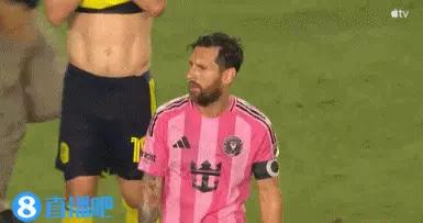 保底換2件！比賽結束後梅西與納什維爾球員再換球衣
