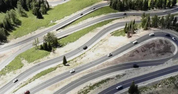 新疆阿禾公路從阿勒泰到禾木，沿途有觀景臺，自駕遊人氣高