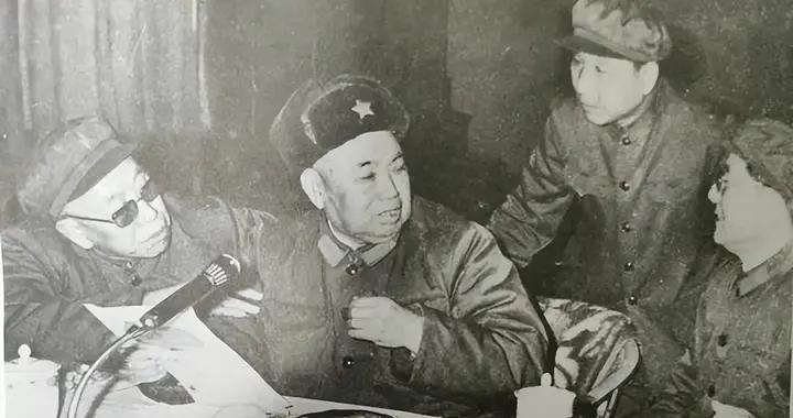 祕書急報許世友：這次開會北京沒派專機，許：迷糊蛋，這都不懂嗎