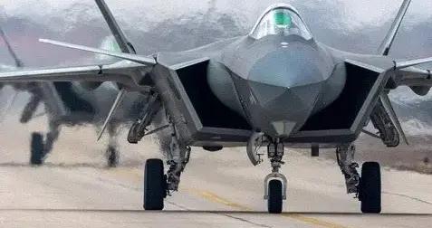 再不用怕了！與我國空軍五代機同款：伊朗媒體稱已訂購20架殲-20A