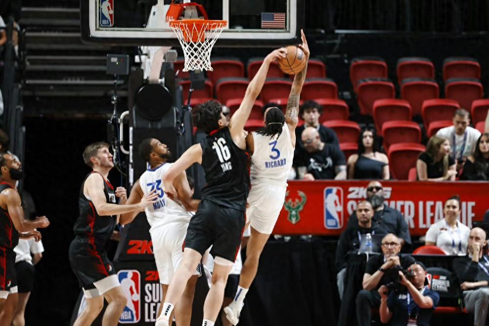 NBA夏季聯賽開拓者大勝勇士，楊瀚森首秀得到10分5助攻3蓋帽