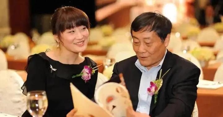 曝宗慶後一共有7個兒女，宗馥莉絕食抗議改遺囑，情人大鬧公司