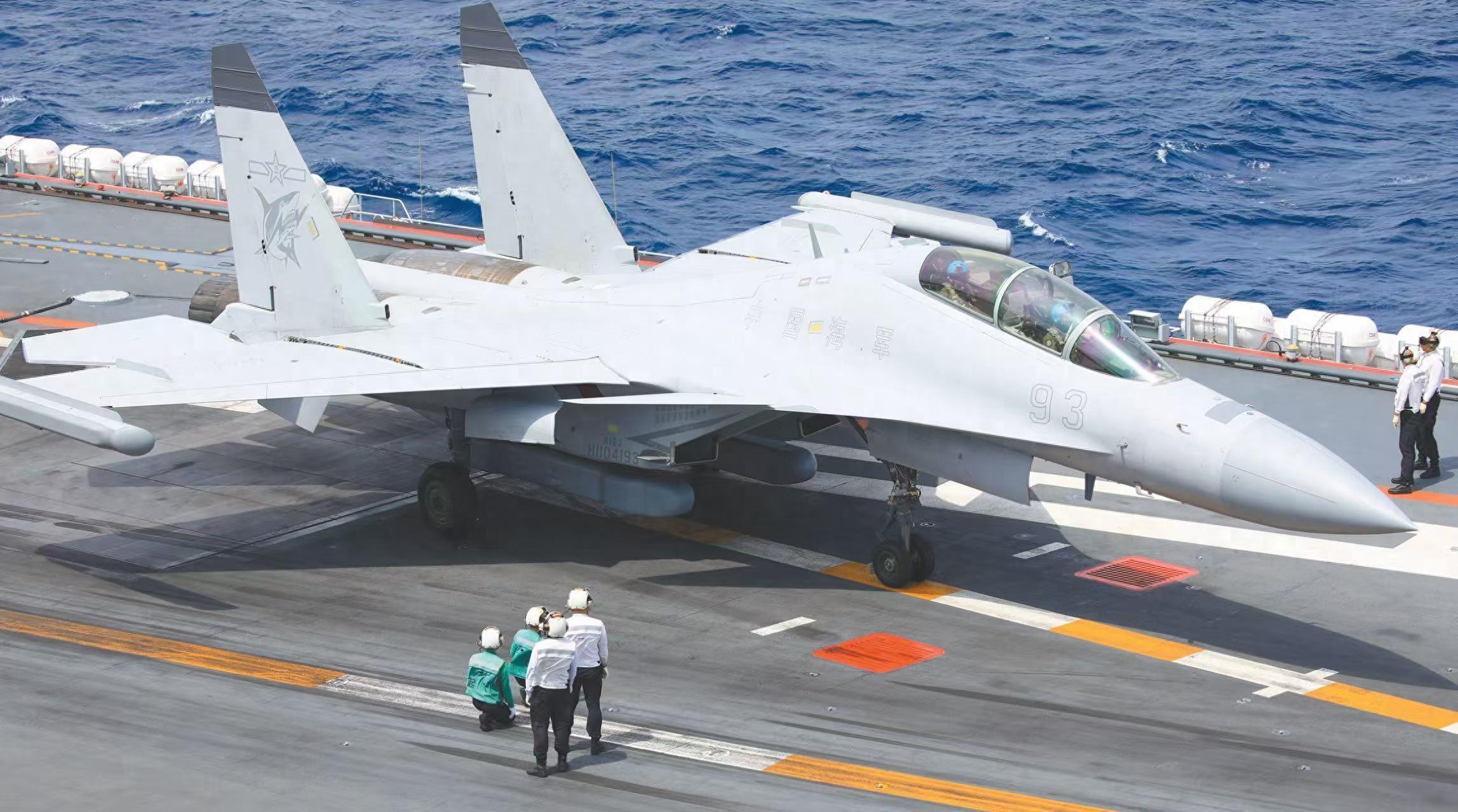 山東艦“近萬架次”艦載機起降透露什麼信號？專家：表明航母戰力完全能擔負遠海防禦作戰任務