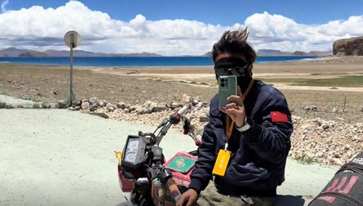 西藏聖象天門景區外有人攔路要求買票？景區：遊客擅自駛入禁行區，工作人員上前引導