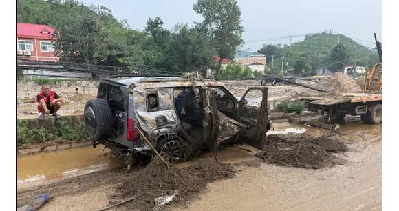 比亞迪方程豹災區救援現奇蹟，A 柱無損車主逃生，企業暖心回饋