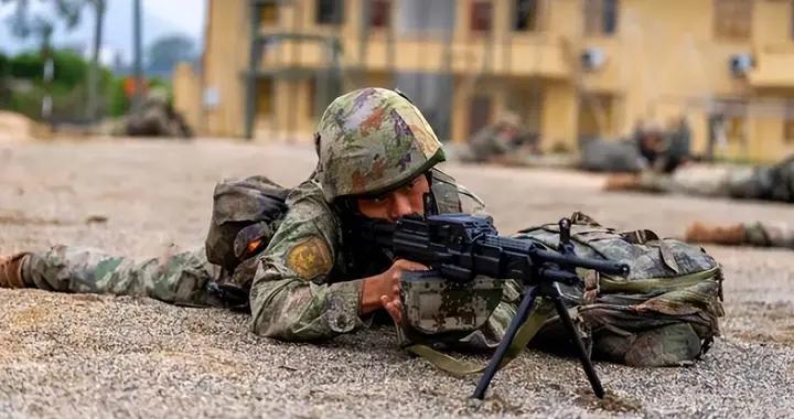 英國將軍比坦克還多，堂堂五代戰機也淪爲燒火棍，至今無彈可用
