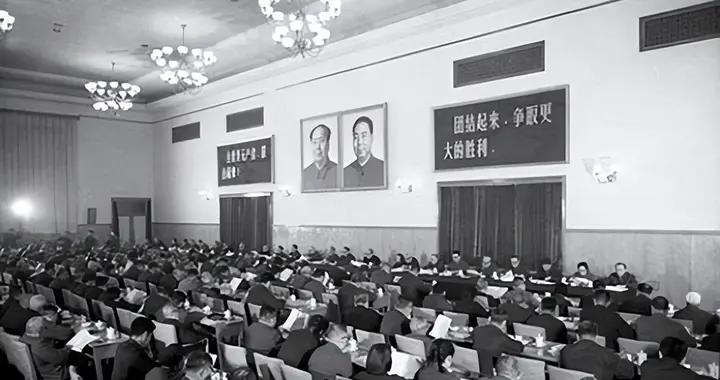 電力部老同志聯名反對李鵬當部長，陳雲怒：幹部年輕化阻力很大啊