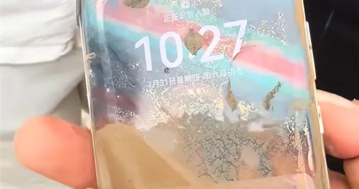 華爲Pura 70 Pro在黃河泥沙裏泡24小時，撈出後竟未關機