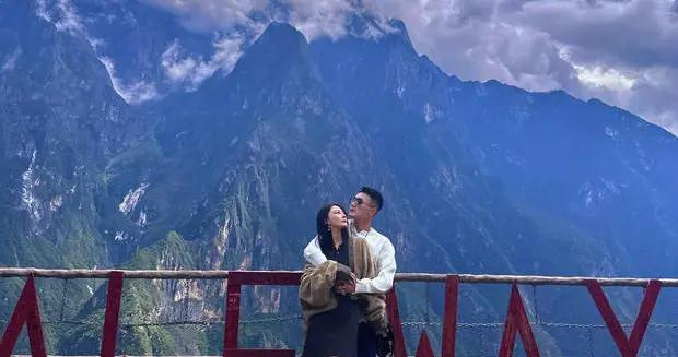 張馨予慶祝與老公何捷結婚七週年！曬二人恩愛合照好幸福