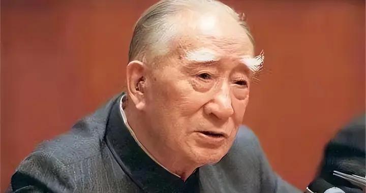有人強烈建議保留中顧委，薄一波：必須撤銷，陳雲同志帶頭退出了