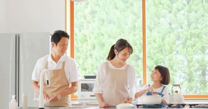 那些家庭幸福的,大多有個共性,男人會把自己的小家放在第一位