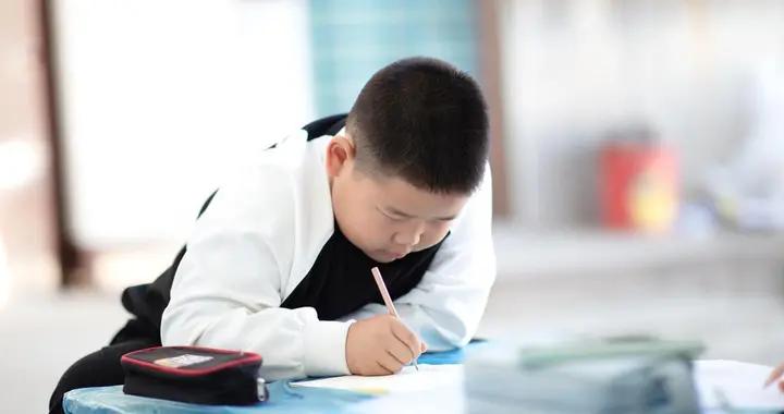 從小“瘦”和從小“胖”的孩子，長大有啥區別？3大差異，別大意