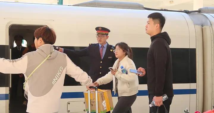高鐵架起“紅色橋樑”承德老區紅色旅遊迎“黃金時代”