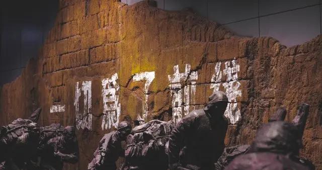 越是風高浪急，越要同舟共濟