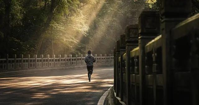 網友分享父親教誨：你只管一個人去跑，志同道合的人自會找到你