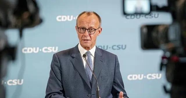 中方親口承認：馬克龍訪華沒問題，德方卻急了，緊急撥通中方電話