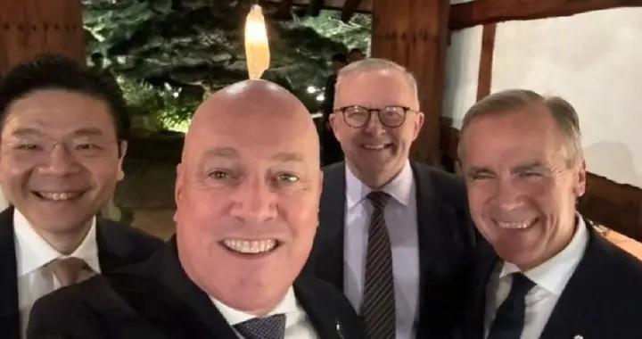 加拿大的卡尼道歉也沒用，他之前合影揹着手，跟好夥伴纔開心笑了