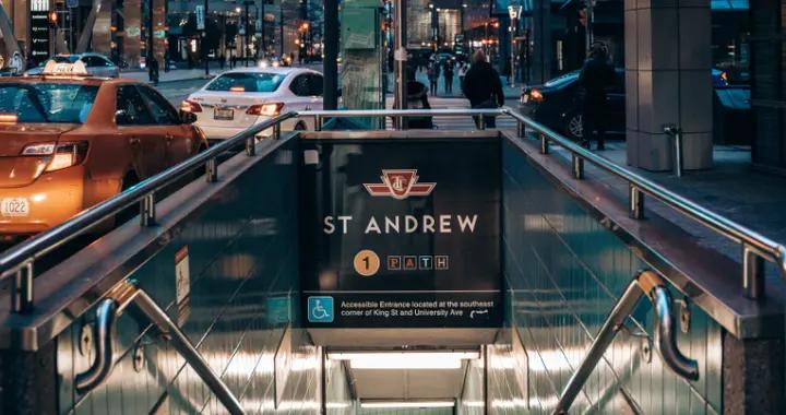 銀行工作“圍城”真相：員工自曝：北京月入過萬，卻活成月光族