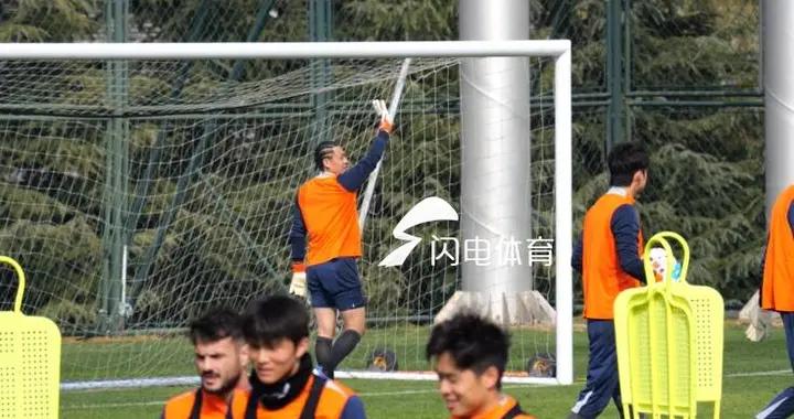 魯媒報泰山賽前官訓：王大雷髒辮新造型吸睛、五外援均現身訓練場