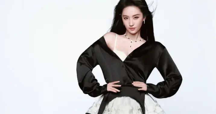 美神降臨！劉亦菲用一張臉，重新定義了高級感