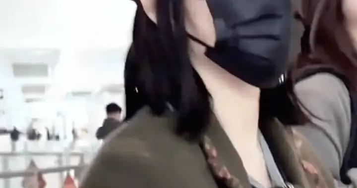 謝娜機場問粉絲“是否逃班來接機” 粉絲：娜姐放心，錢比你重要！