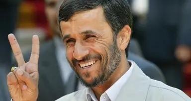 內賈德是伊朗的前總統，他對美以態度強硬，對普通百姓樸素溫和