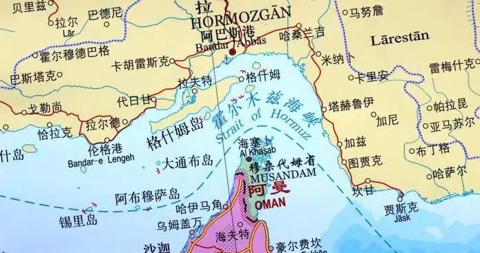 霍爾木茲海峽位置重要，北面是伊朗，南面有阿聯酋以及阿曼的飛地