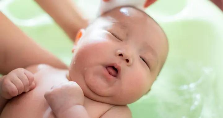 嬰兒用金銀花洗澡有哪些害處？家長需警惕這些隱患