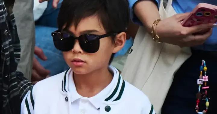 周杰倫8歲兒子正臉照曝光，鼻子嘴巴像奶奶，網友建議關注口呼吸