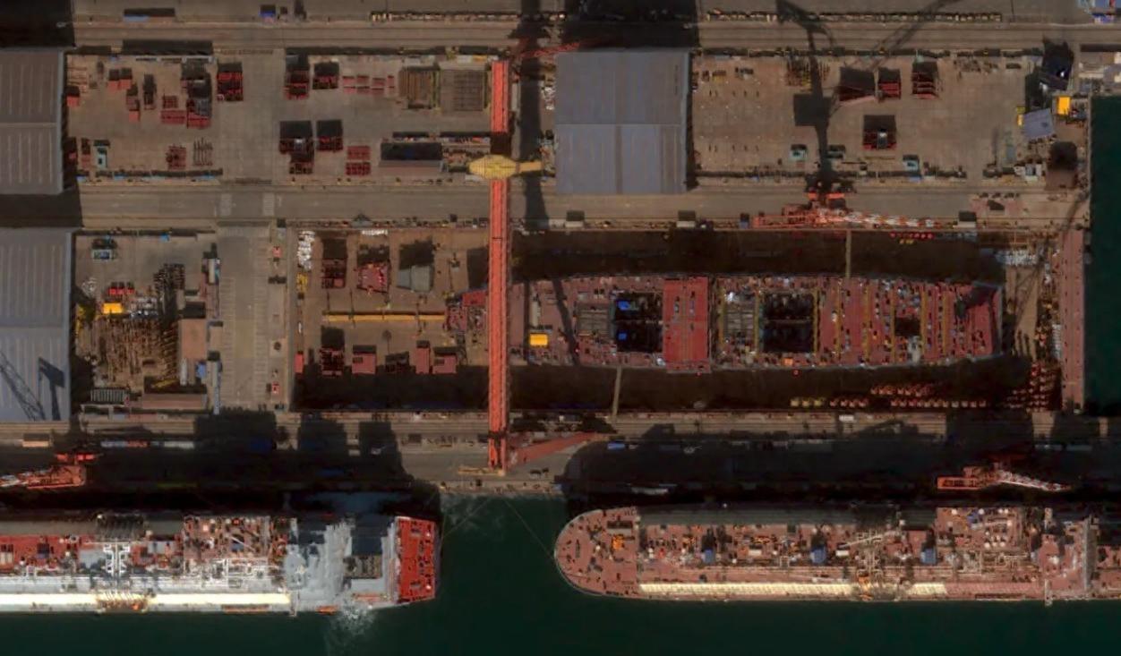 屏蔽門、四軸系與能量陷阱：004型航母核動力的技術“物證”