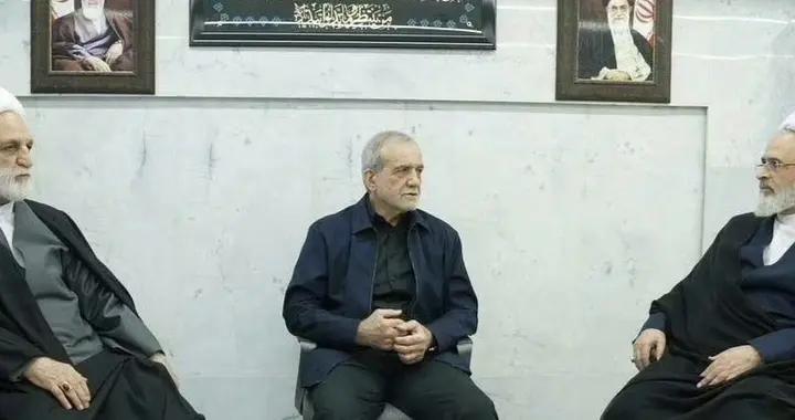 伊朗的阿拉菲成臨時代表，佩澤希齊揚開會坐中間，內賈德沒被放過