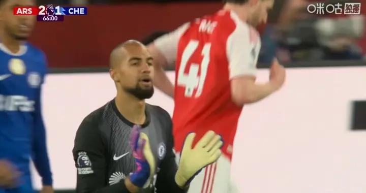 心態炸了！切爾西再丟角球，桑切斯連連投訴+場邊羅塞尼爾要求VAR