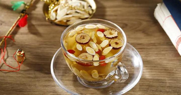 黃芪配紅棗泡水，能補氣血、強脾胃？還有這些飲用要點要記牢